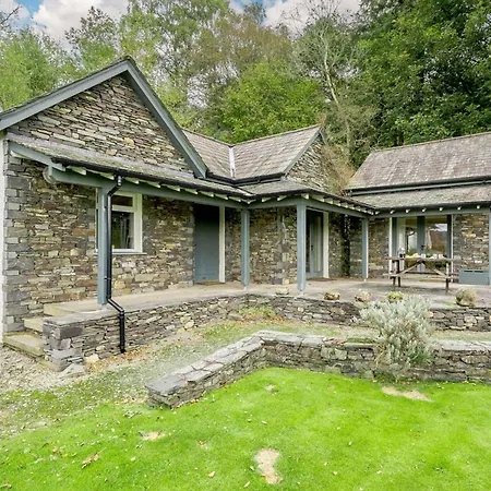4 Bed In Near And Far Sawrey Llh42