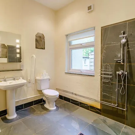 4 Bed In Near And Far Sawrey Llh42 Holiday home *